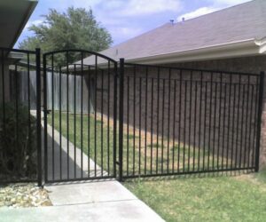 04-01-10-6ft tall iron fence